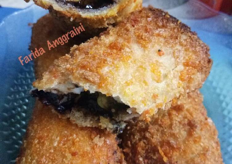 Resep Roti Goreng Nugget isi Pisang-Coklat-Keju Dari Farida Anggraini