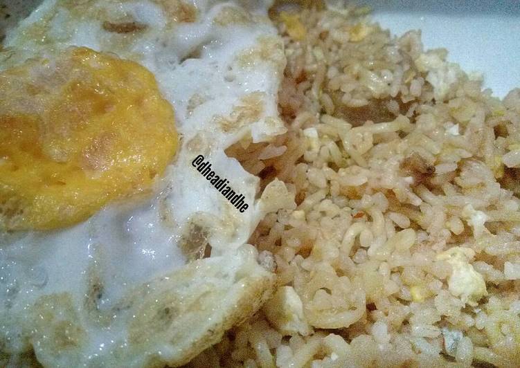 bahan dan cara membuat Nasi Goreng Awut Mawut