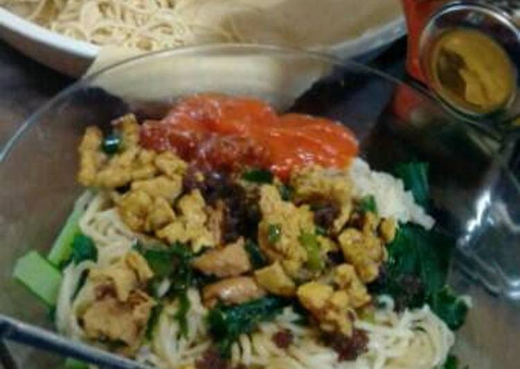 Resep Mie Ayam Telur Orak-arik Homade Oleh Nurul Aisah