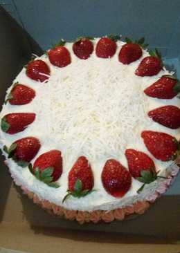 Kue ulangtahun (base cake BF) topping stoberi + keju parut