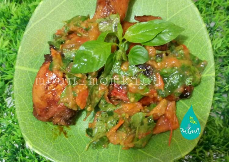 Resep Ayam bakar Kecap Madu + Sambal Kemangi (memanfaatkan sisa ayam
goreng) Kiriman dari Annisa Fajrin (mbun)