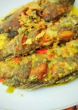 Ikan Mujaer Bumbu Acar Kuning