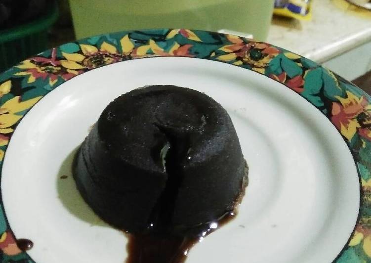 gambar untuk cara membuat Simple Chocolate Molten Cake (Kukus)