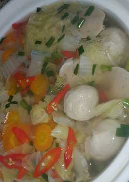 Sayur sop bakso sawi putih