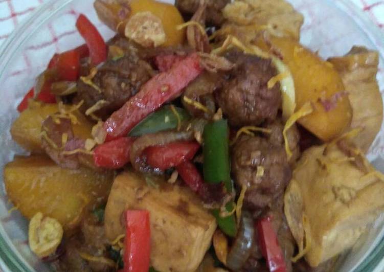 gambar untuk cara membuat Bola Daging Kentang Tahu Masak Kecap dengan Paprika