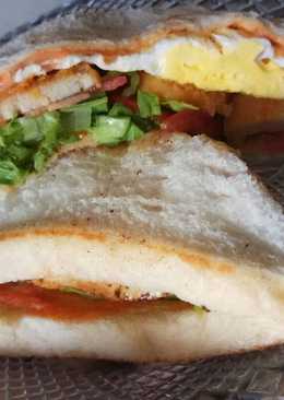 Chicken Nugget & Egg Sandwich Simple