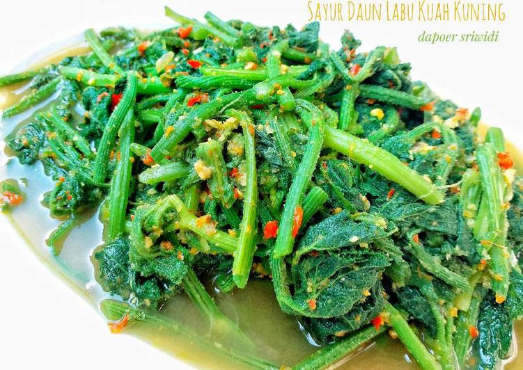 bahan dan cara membuat Sayur daun labu kuah kuning