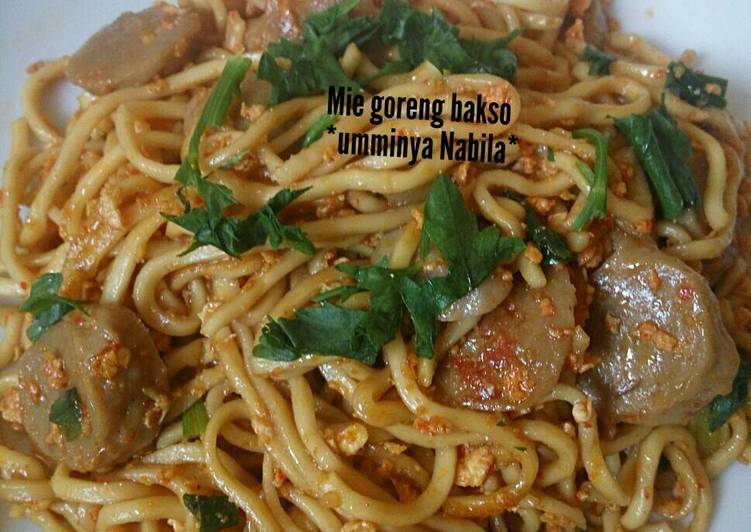 Resep Mie goreng bakso oleh Ummi Nabila - Cookpad