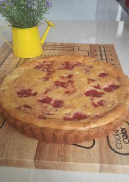 Strawberry yogurt pie