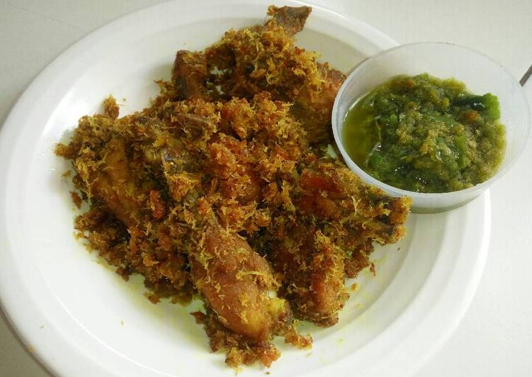 resep Ayam goreng serundeng kelapa ala spg