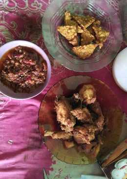 Ayam goreng lengkuas sambel bajak