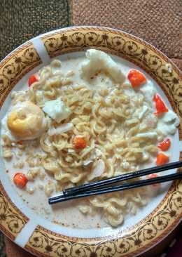 Indomie rebus ayam bawang kuah milk