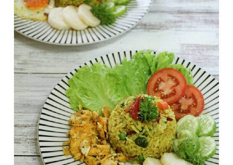 resep lengkap untuk Nasi Goreng Kari Sayuran