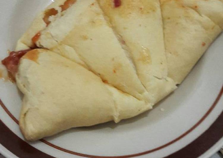 Resep Calzone a.k.a pizza tutup Dari lita maya