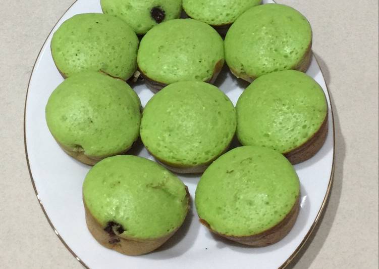 bahan dan cara membuat Kue Cubit pandan isi choco chips+keju leleh dgn cupcake maker