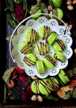 Pistachio French macaron