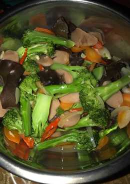 Ca brokoli sosis wortel jamur kuping