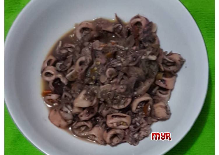 resep lengkap untuk Cumi Hitam Pedas