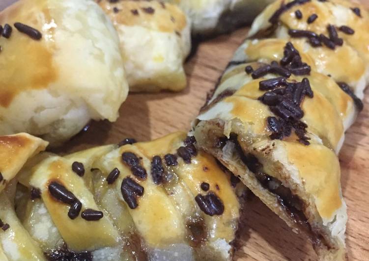 gambar untuk resep Bolen pisang / Puff pastry / Banana Puff / Coklat Keju Puff