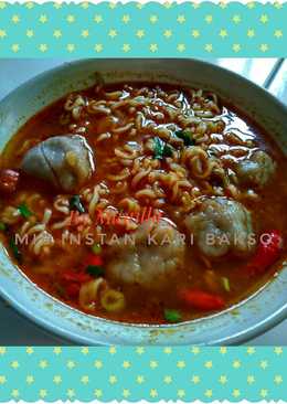 Mie instan kari bakso