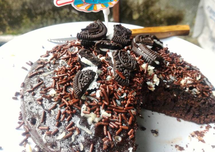 resep lengkap untuk Cake Cokelat Oreo No OVEN (pakai Panci teflon Kirin)