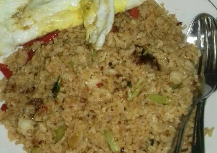 resep masakan Nasi Goreng (Bumbu Sajiku Nasi Goreng Pedas)