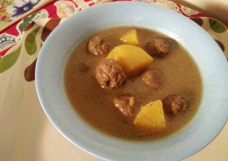 Resep Semur bola daging Kiriman dari ummu aqila