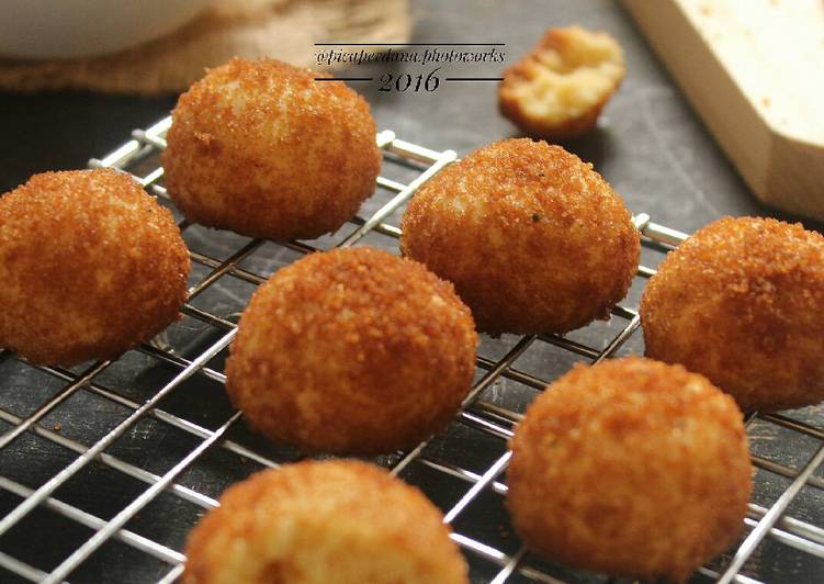 resep lengkap untuk Palm Cheese Balls Cookies