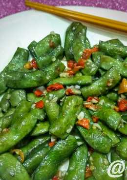 Spicy Garlic Edamame