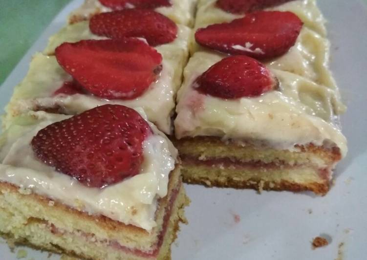 cara membuat Simple strawberry shortcake (with creamcheese)