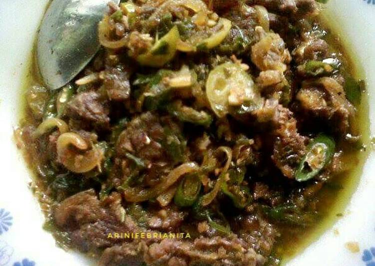 bahan dan cara membuat Daging sapi masak lombok ijo