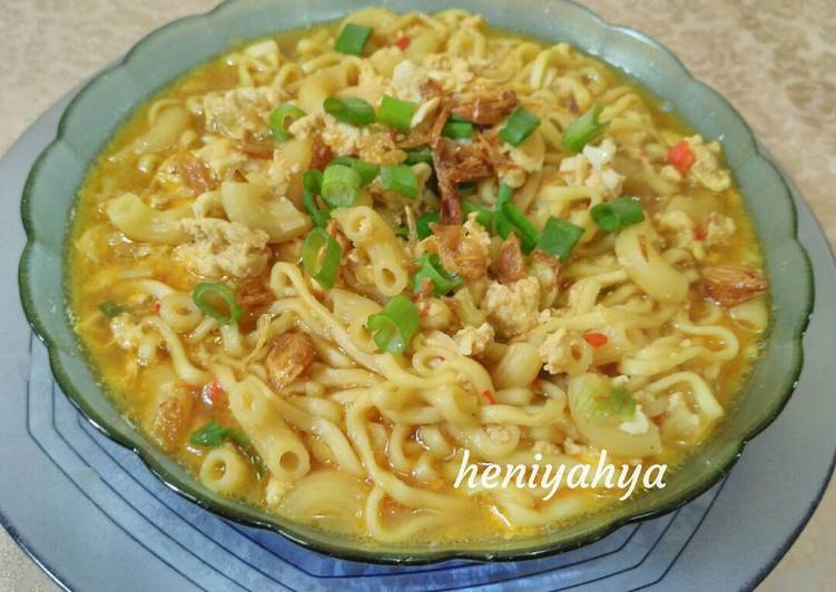 bahan dan cara membuat Mie Makaroni Nyemek