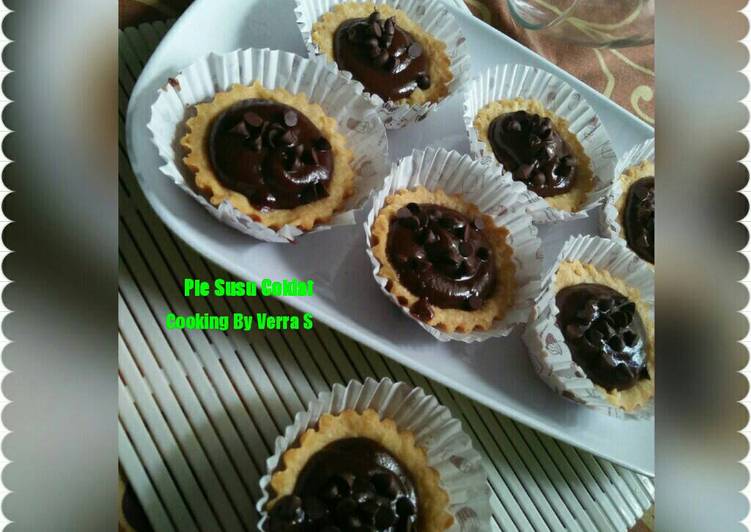 Resep Pie Vla Susu Coklat topping chocochips