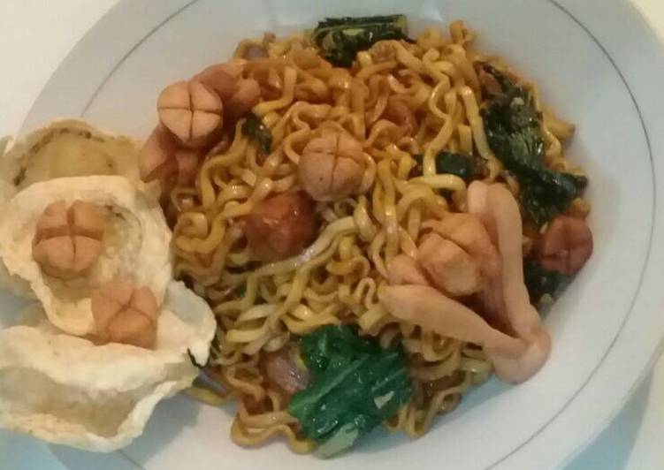 gambar untuk cara membuat Mi goreng sosiz yummy