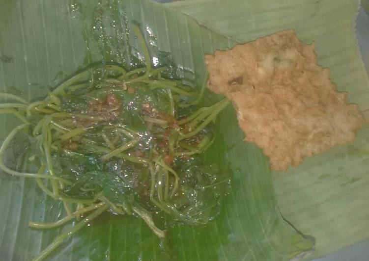 gambar untuk cara membuat Brambang asem alias plecing daun ubi