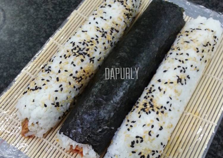 cara membuat Spicy Tuna Sushi Roll