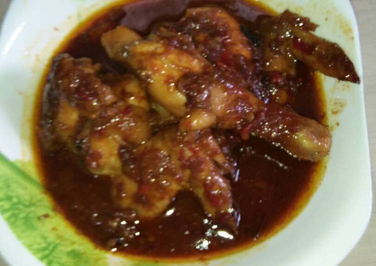 Resep Semur Ayam Pedas  oleh ummu faUzaan Cookpad