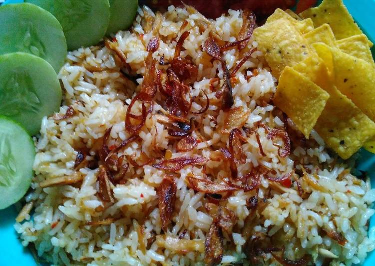  Resep Nasi goreng ikan  suwir tortilla oleh Fetty 