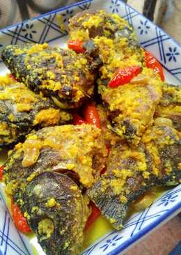 Ikan mas goreng acar kuning