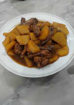 sayap ayam kentang dengan saus pempek