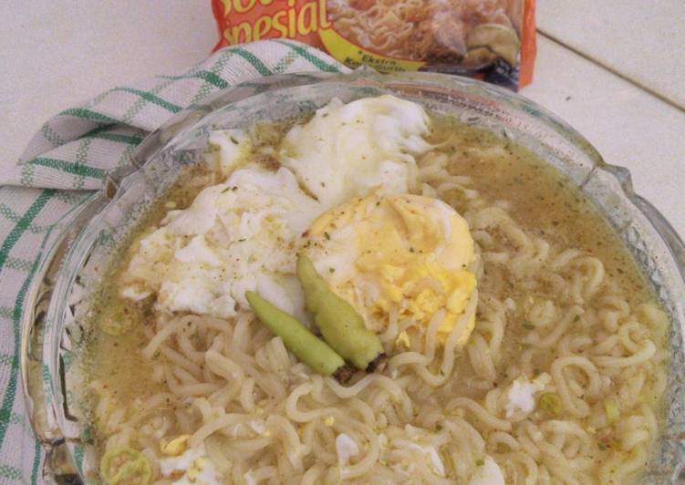 resep lengkap untuk Indomie rebus soto pedess