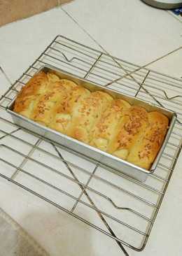 Roti manis sobek