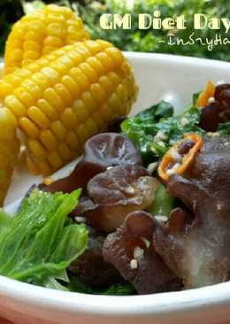 Menu Diet GM hari ke 2, Tumis Cuciwis Jamur Kuping + Jagung Rebus (Makan siang)