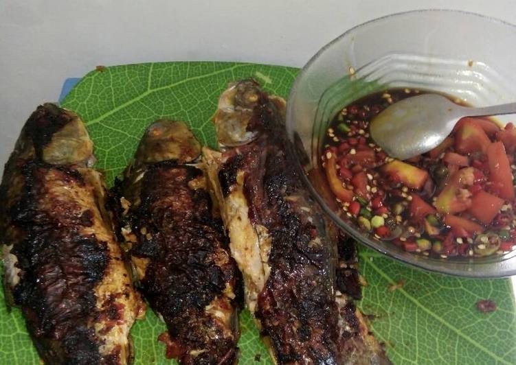 cara membuat Ikan mas bakar kecap