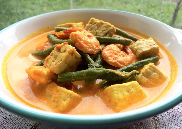 bahan dan cara membuat Gulai Udang Campur Kacang Panjang, Tahu & Tempe