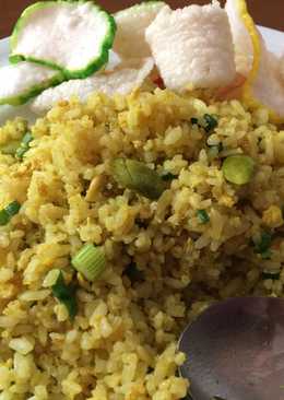 Nasi goreng kuning