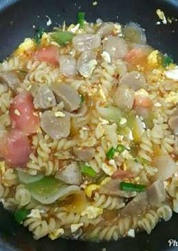 Seblak (kerupuk & makaroni)