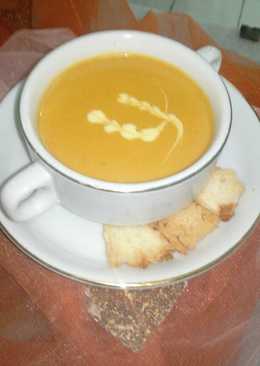 Puree of pumpkin soup (cream of pumpkin soup)