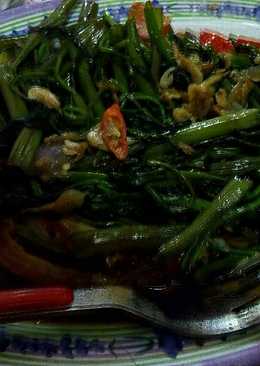 Tumis kangkung pedas cah udang rebon