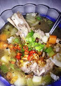 Sop tulang sapi (enak dan hangat)